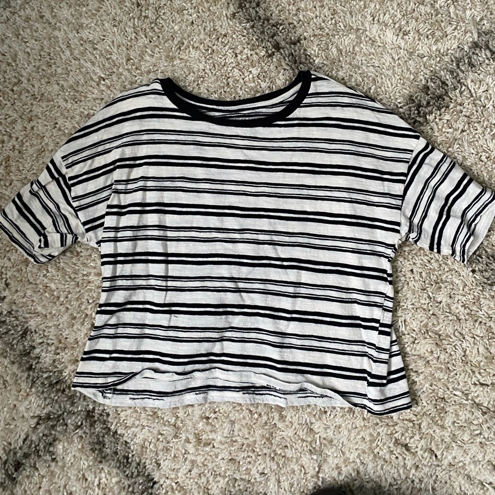 Basic American Eagle Black and White Striped Cropped Top.